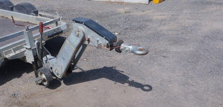 HUBIERE REMORQUE 3T5  EJ-117-CE