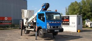 NISSAN NT400 AVEC NACELLE COMET ESF17 16M  EP-864-BD