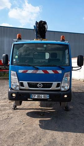 NISSAN NT400 AVEC NACELLE COMET ESF17 16M  EP-864-BD