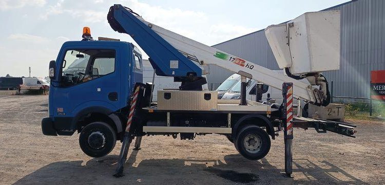 NISSAN NT400 AVEC NACELLE COMET ESF17 16M  EP-864-BD