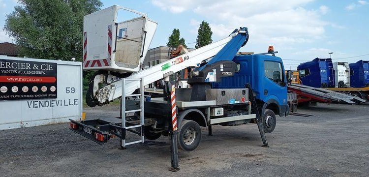 NISSAN NT400 AVEC NACELLE COMET ESF17 16M  EP-864-BD