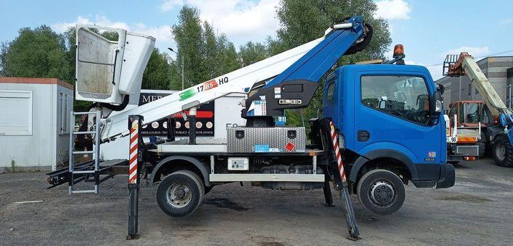 NISSAN NT400 AVEC NACELLE COMET ESF17 16M  EP-864-BD