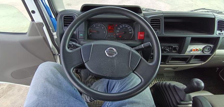 NISSAN NT400 AVEC NACELLE COMET ESF17 16M  EP-864-BD