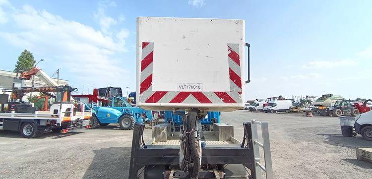 NISSAN NT400 AVEC NACELLE COMET ESF17 16M  EP-864-BD