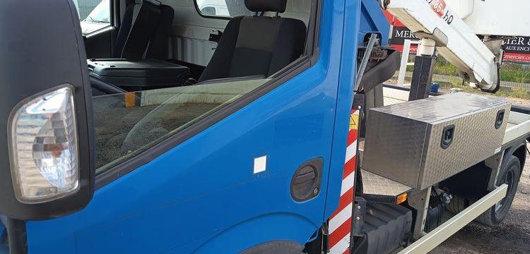 NISSAN NT400 AVEC NACELLE COMET ESF17 16M  EP-864-BD