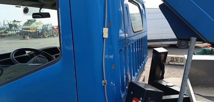 NISSAN NT400 AVEC NACELLE COMET ESF17 16M  EP-864-BD