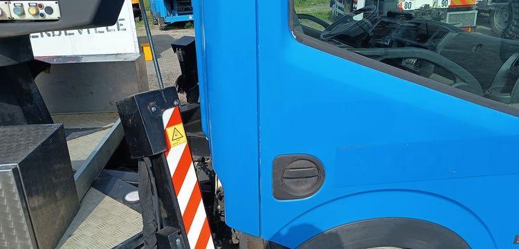 NISSAN NT400 AVEC NACELLE COMET ESF17 16M  EP-864-BD