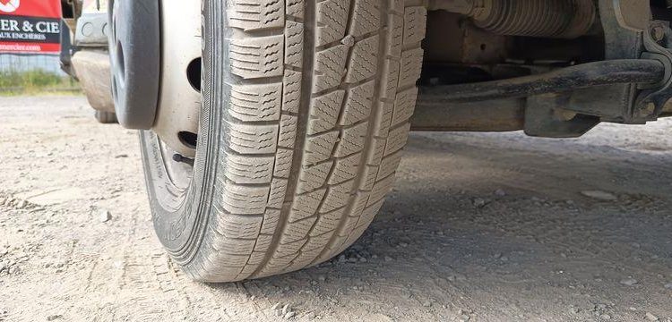 NISSAN NT400 AVEC NACELLE COMET ESF17 16M  EP-864-BD