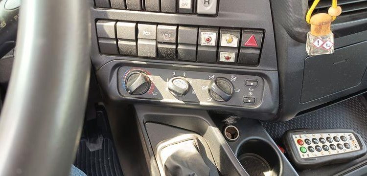 IVECO STRALIS 420 DEPANNEUSE PTAC : 32 TONNES- DIESEL – 342233 KMS – ANNEE 2018 JAUNE EV-842-SG