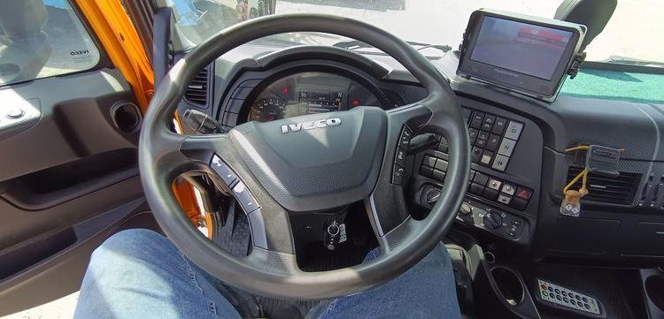 IVECO STRALIS 420 DEPANNEUSE PTAC : 32 TONNES- DIESEL – 342233 KMS – ANNEE 2018 JAUNE EV-842-SG