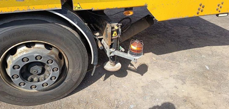 IVECO STRALIS 420 DEPANNEUSE PTAC : 32 TONNES- DIESEL – 342233 KMS – ANNEE 2018 JAUNE EV-842-SG