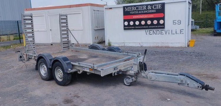 HUBIERE REMORQUE 3T5  FD-724-LR