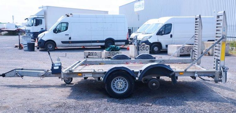 HUBIERE REMORQUE 3T5  FD-724-LR
