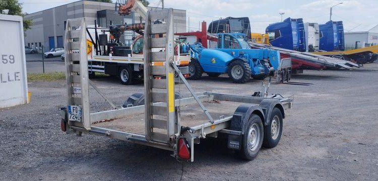 HUBIERE REMORQUE 3T5  FD-724-LR