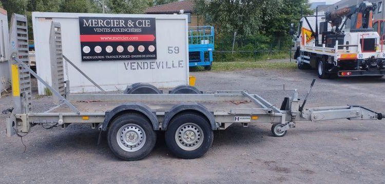 HUBIERE REMORQUE 3T5  FD-724-LR