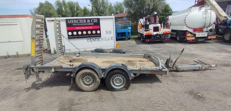 HUBIERE REMORQUE 3T5  FE-394-EM