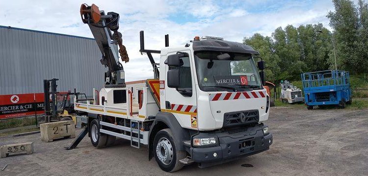 RENAULT D 240 DTI 5 AVEC FOREUSE RISA G2T – DIESEL – PTAC 13T – 97048 KMS – ANNEE 2019 BLANC FH-380-YS
