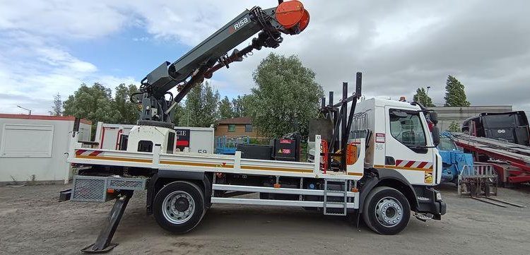 RENAULT D 240 DTI 5 AVEC FOREUSE RISA G2T – DIESEL – PTAC 13T – 97048 KMS – ANNEE 2019 BLANC FH-380-YS