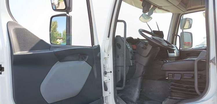 RENAULT D 240 DTI 5 AVEC FOREUSE RISA G2T – DIESEL – PTAC 13T – 97048 KMS – ANNEE 2019 BLANC FH-380-YS