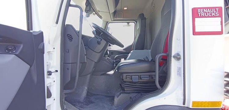 RENAULT D 240 DTI 5 AVEC FOREUSE RISA G2T – DIESEL – PTAC 13T – 97048 KMS – ANNEE 2019 BLANC FH-380-YS