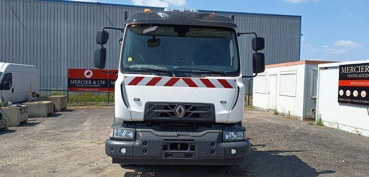 RENAULT D 240 DTI 5 AVEC FOREUSE RISA G2T – DIESEL – PTAC 13T – 97048 KMS – ANNEE 2019 BLANC FH-380-YS