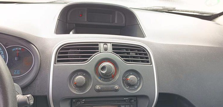 RENAULT KANGOO 2 EXPRESS ZE 60 CV BOITE AUTO – ELECTRIQUE – 45038 KMS – ANNEE 2020 BLANC FP-542-XY