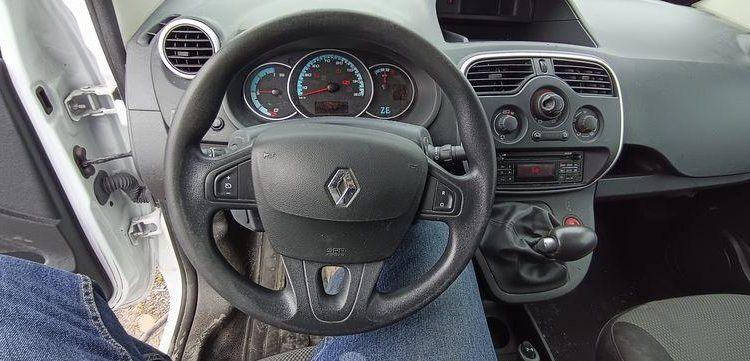 RENAULT KANGOO 2 EXPRESS ZE 60CV BOITE AUTO – ELECTRIQUE – 62861 KMS – ANNEE 2020 BLANC FP-623-XY