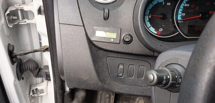 RENAULT KANGOO 2 EXPRESS ZE 60CV BOITE AUTO – ELECTRIQUE – 62861 KMS – ANNEE 2020 BLANC FP-623-XY