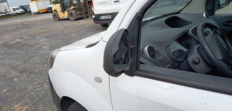 RENAULT KANGOO 2 EXPRESS ZE 60CV BOITE AUTO – ELECTRIQUE – 62861 KMS – ANNEE 2020 BLANC FP-623-XY
