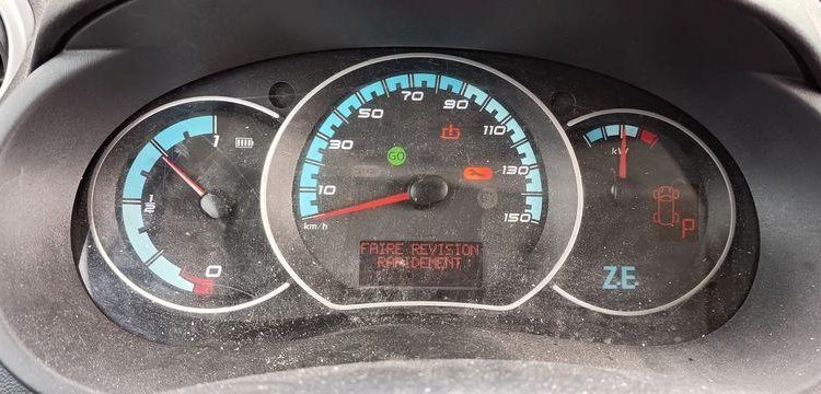 RENAULT KANGOO 2 EXPRESS ZE 60 CV BOITE AUTO – ELECTRIQUE 57039 KMS – ANNEE 2020 BLANC FP-736-XX