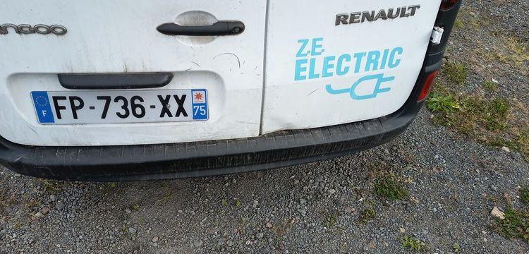 RENAULT KANGOO 2 EXPRESS ZE 60 CV BOITE AUTO – ELECTRIQUE 57039 KMS – ANNEE 2020 BLANC FP-736-XX
