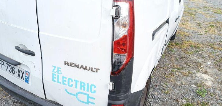 RENAULT KANGOO 2 EXPRESS ZE 60 CV BOITE AUTO – ELECTRIQUE 57039 KMS – ANNEE 2020 BLANC FP-736-XX