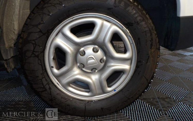 DACIA DUSTER 1.0 TCE 100CH ESSENTIEL 4X2 BLANC FQ-671-RM