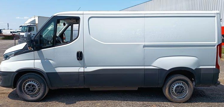 IVECO DAILY 35S14 GA8V12 L2H2  FW-157-QS