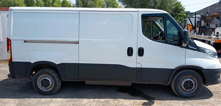 IVECO DAILY 35S14 GA8V12 L2H2  FW-157-QS