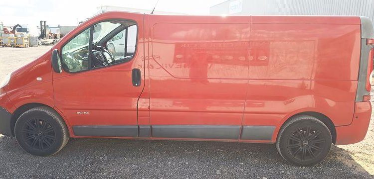 NISSAN PRIMASTAR PHASE 2 FOURGON L2H1 2,9T 2,0 DCI 16V FAP 115CV – DIESEL – 118456 KMS ROUGE GE-105-CH
