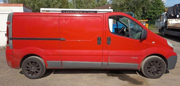 NISSAN PRIMASTAR PHASE 2 FOURGON L2H1 2,9T 2,0 DCI 16V FAP 115CV – DIESEL – 118456 KMS ROUGE GE-105-CH
