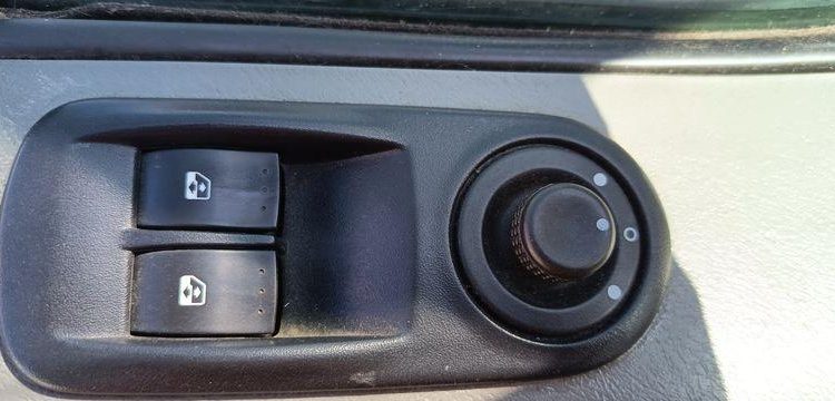 NISSAN PRIMASTAR PHASE 2 FOURGON L2H1 2,9T 2,0 DCI 16V FAP 115CV – DIESEL – 118456 KMS ROUGE GE-105-CH