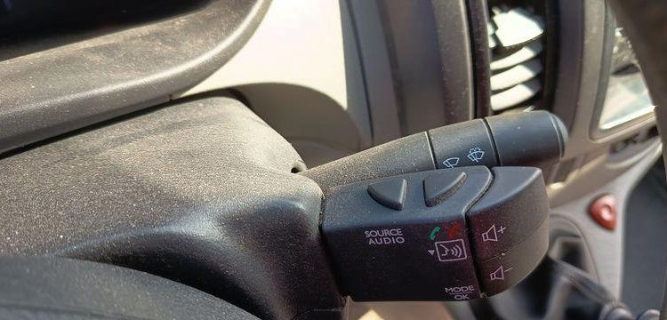 NISSAN PRIMASTAR PHASE 2 FOURGON L2H1 2,9T 2,0 DCI 16V FAP 115CV – DIESEL – 118456 KMS ROUGE GE-105-CH
