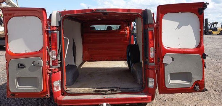 NISSAN PRIMASTAR PHASE 2 FOURGON L2H1 2,9T 2,0 DCI 16V FAP 115CV – DIESEL – 118456 KMS ROUGE GE-105-CH