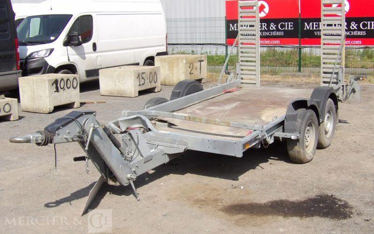 HUBIERE REMORQUE 3T5  GE-700-AC