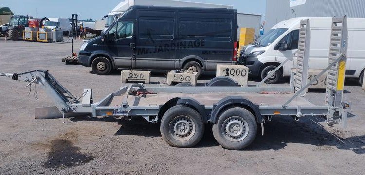 HUBIERE REMORQUE 3T5  GE-700-AC