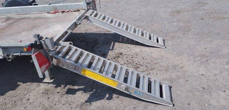 HUBIERE REMORQUE 3T5  GE-700-AC