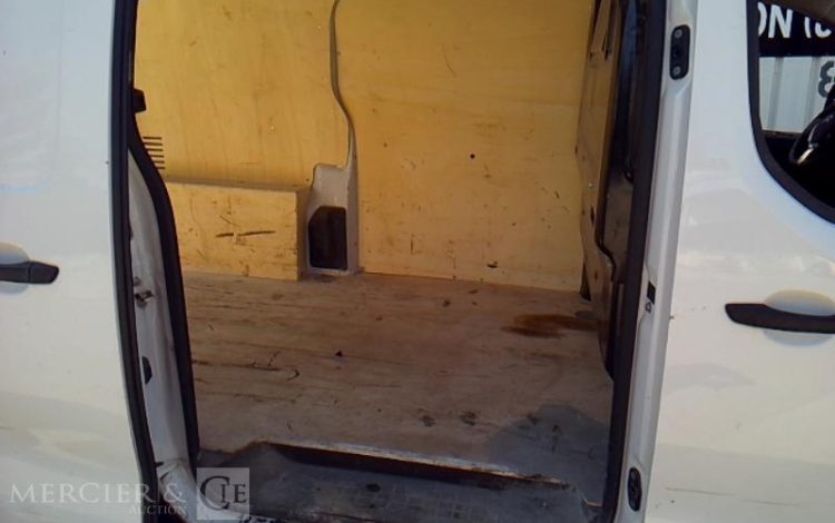 CITROEN JUMPY FG TAILLE M BLUEHDI 120CH S&S BVM6 BLANC GR-725-BD