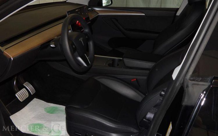 TESLA MODELE Y NOIR GS-969-YX