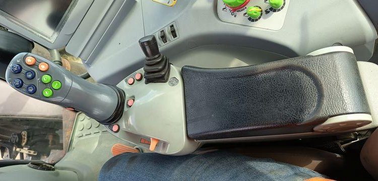 DEUTZ FAHR TRACTEUR AGRICOLE ARGOTRON TTV630 4RM 230 CV – DIESEL –  5972 HEURES – AN 2012  TTV630