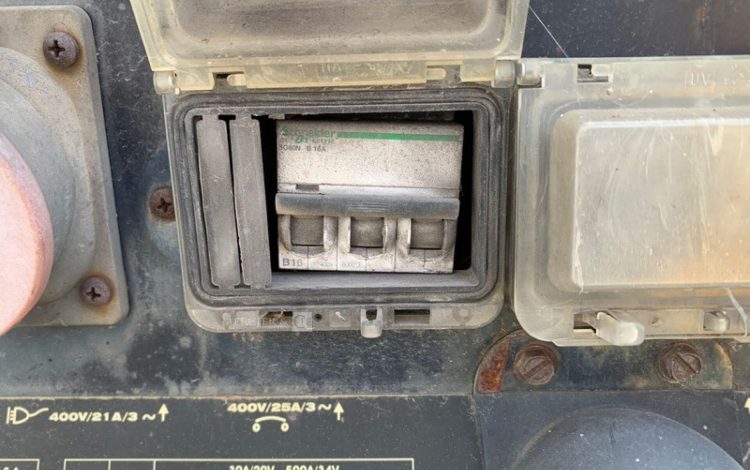 LINCOLN ELECTRIC VANTAGE 500  GSA748225
