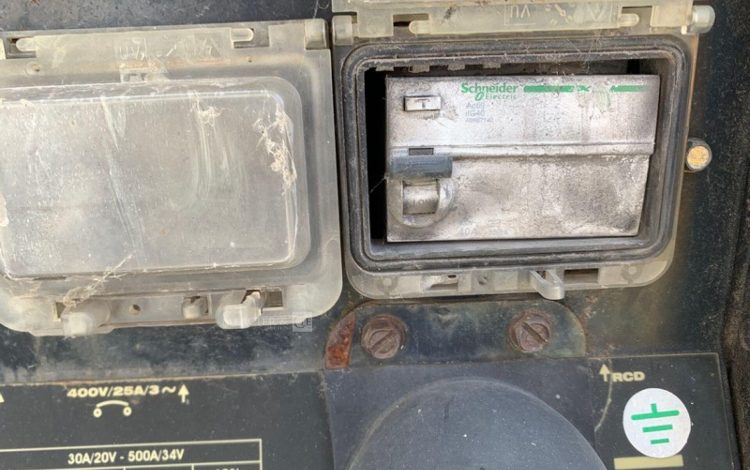LINCOLN ELECTRIC VANTAGE 500  GSA748225