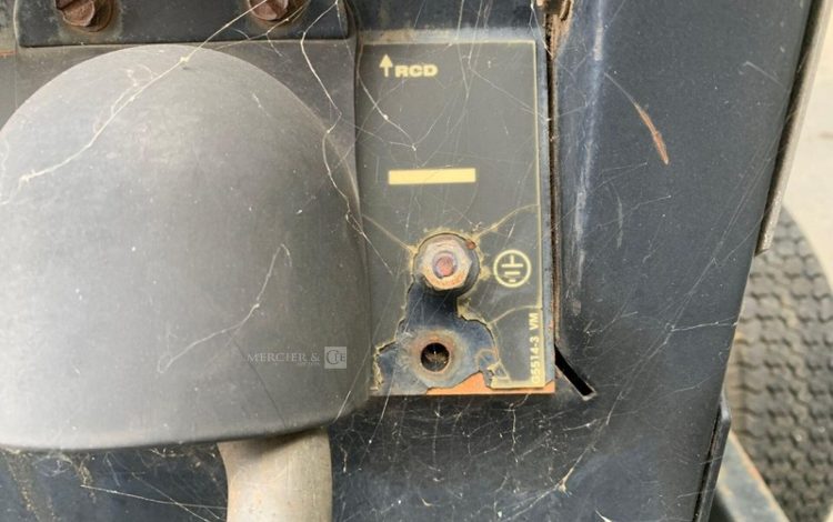 LINCOLN ELECTRIC VANTAGE 500  GSA748233