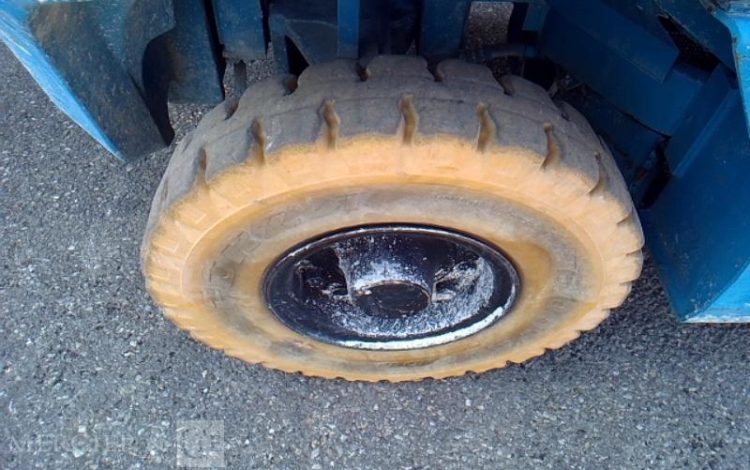 NISSAN CHARIOT MAT FRONTAL UD02A25PQ – 2.5T – 422H – AN2006 BLEU 7339